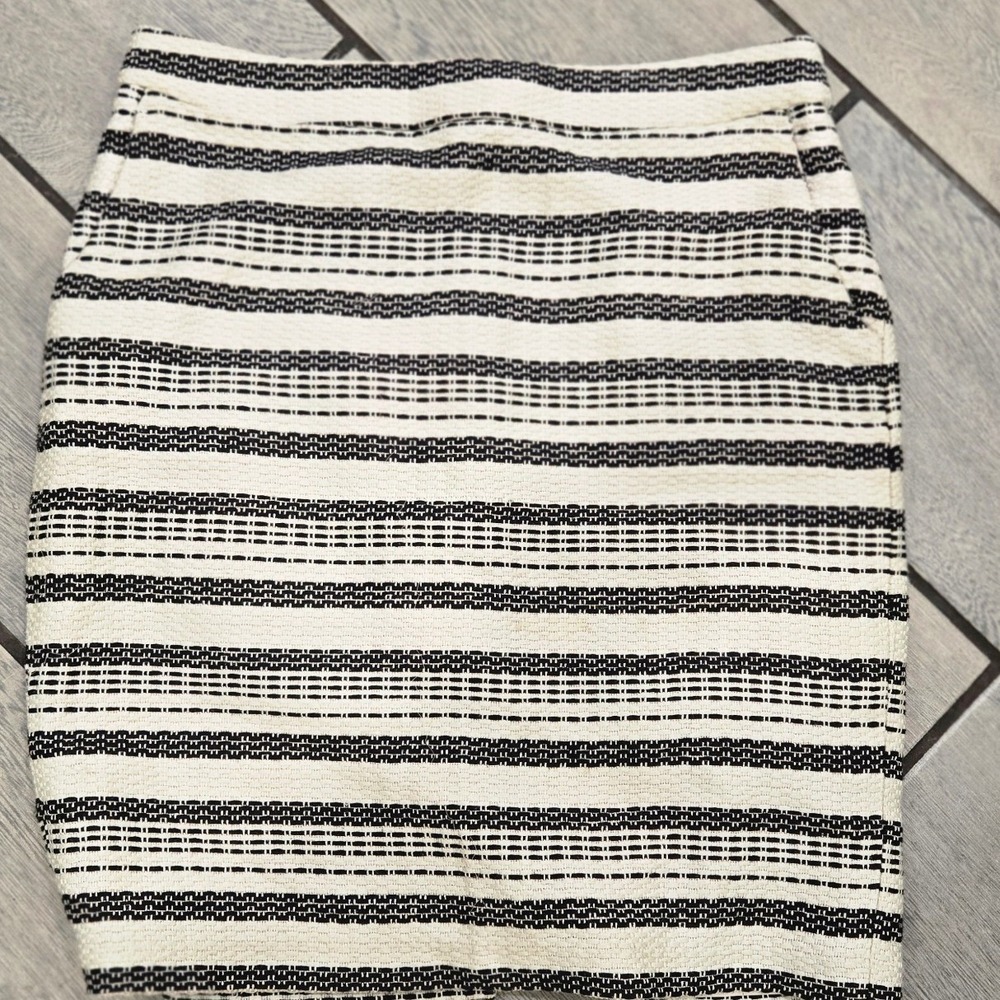 Halogen Black White Striped Tweed Pencil Skirt Size 8 Textured Lined Skirt